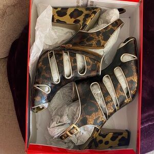 Bellini Brown Leopard Print Heels